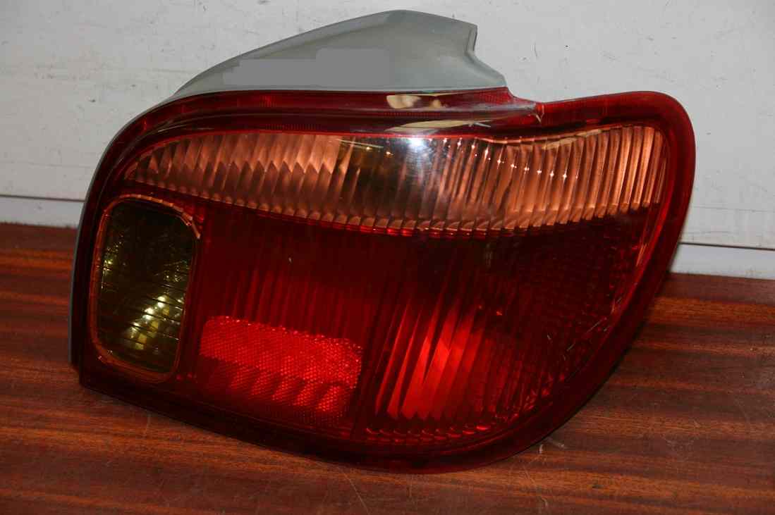 Feu Arriere Droit TOYOTA YARIS I PHASE 2
02/2004
