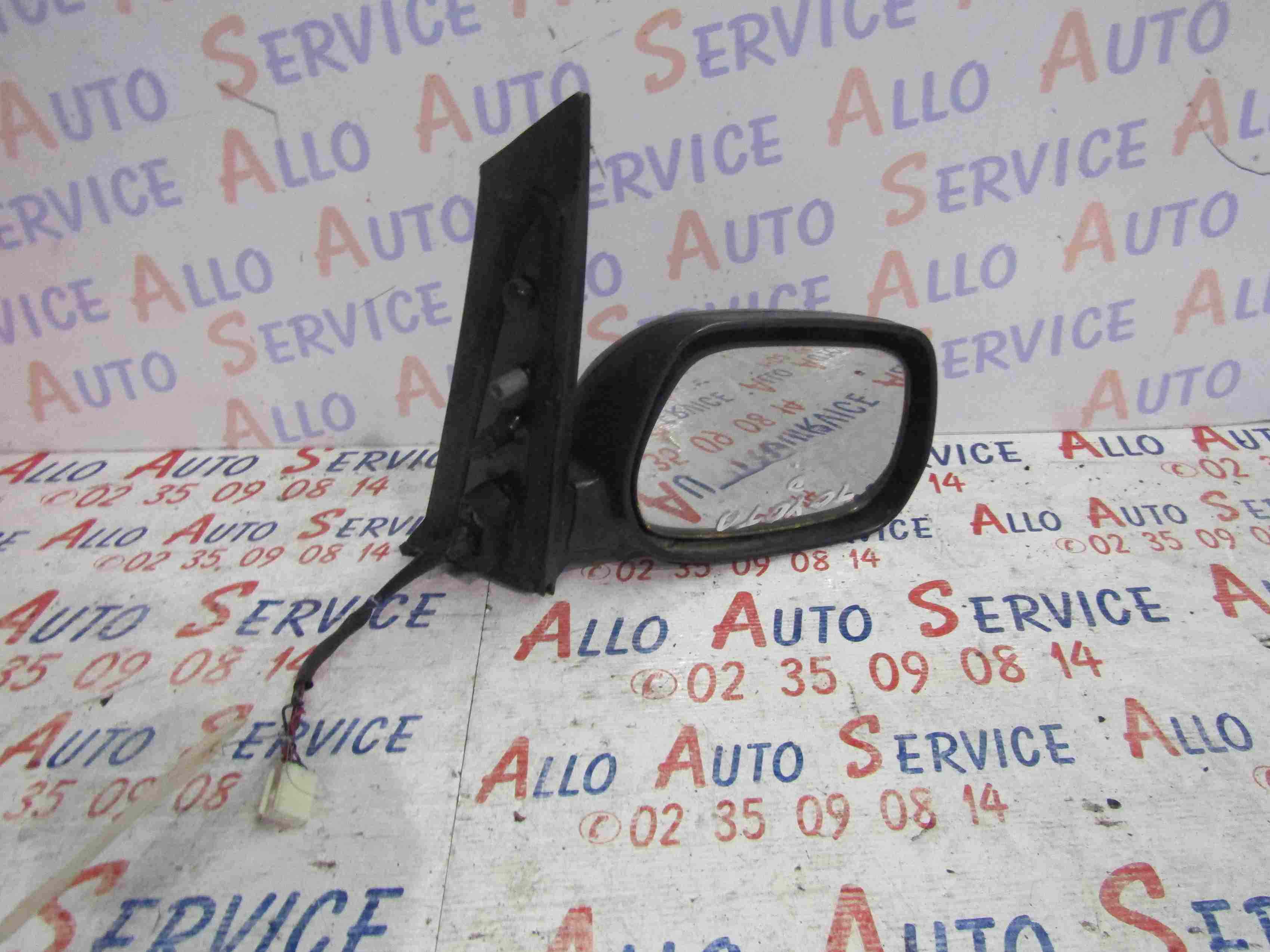 Retro Electrique Droit
TOYOTA Avensis Verso phase 1

12.2001
Couleur: Gris foncé

Frais de port sur devis

