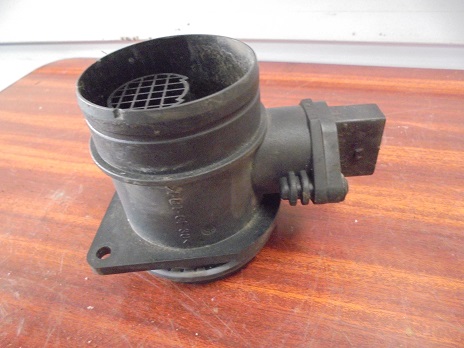 Debitmetre Air 
VOLKSWAGEN Touran 1.9 TDI ect
An 01.2004 - 12.2006 

Bosch 
0281 002 531
038906461B
