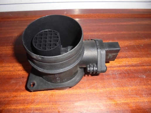 Debitmetre Air 
VOLKSWAGEN Polo 4 (9N)1.4 TDI 80CV
An 05.2005 - 09.2009

Bosch 0281 002 531
038 906 461 B

