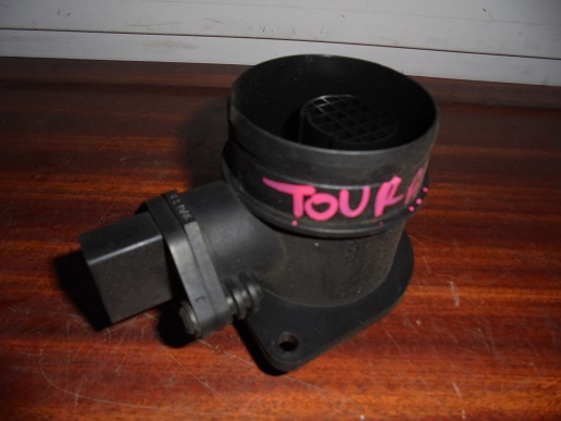 Debitmetre Air 
VOLKSWAGEN Touran 1.9 TDI 105CV
An 11.2006 - 09.2010

Bosch 0281 002 531
038 906 461 B