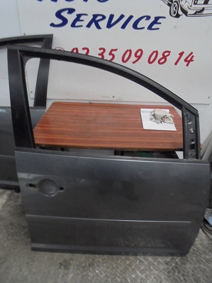 Porte AV Droit
VOLKSWAGEN Touran (1T)
An 03.2003 - 12.2006

Vendue nue

Frais de Port sur devis