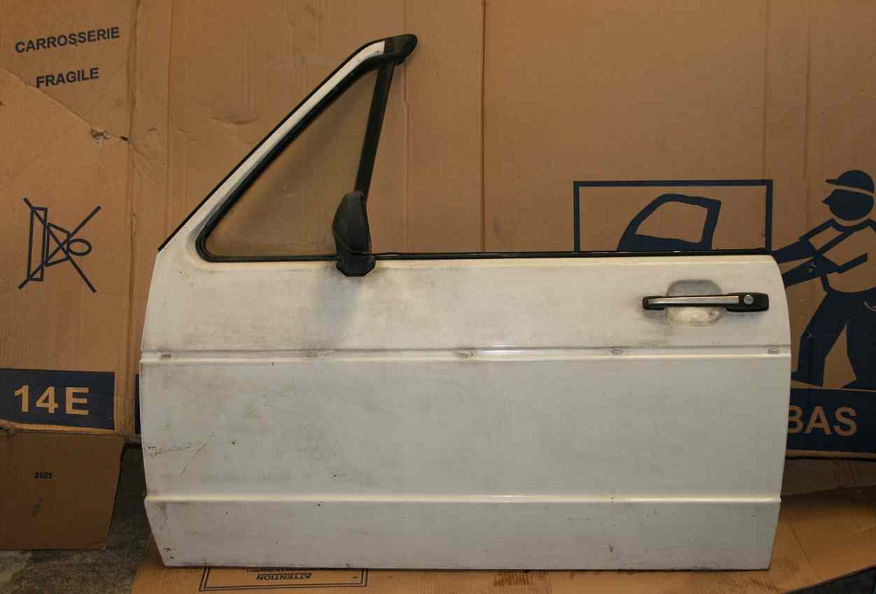 Porte AV Gauche VOLKSWAGEN Golf 1 cabriolet

Frais de Port sur devis