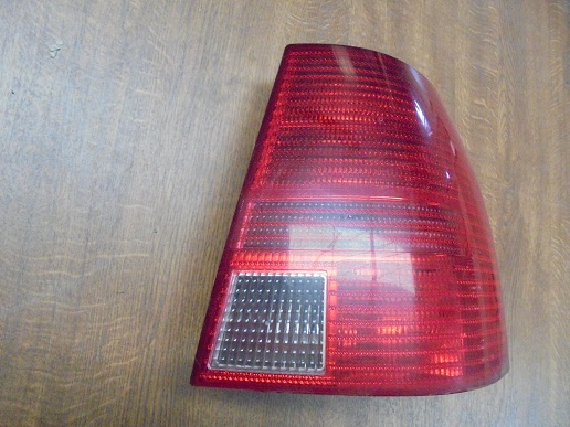 Feu Arriere Droit
VOLKSWAGEN Bora (1J) 1.9 TDI 130CV
An 06.1999 - 12.2005 

Frais de port sur devis