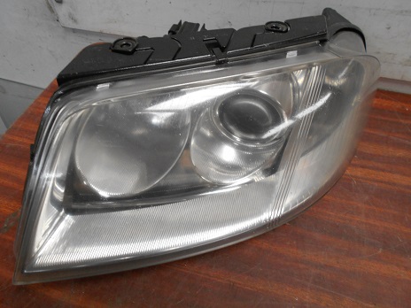 Optique Gauche
VOLKSWAGEN Passat 3 (3B) Phase 2

2000-10->2005-03 

