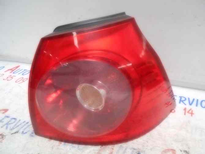 Feu Arriere Droit
VOLKSWAGEN Golf 5 (1K)
An 11.2003 - 10.2008

Sans platine

