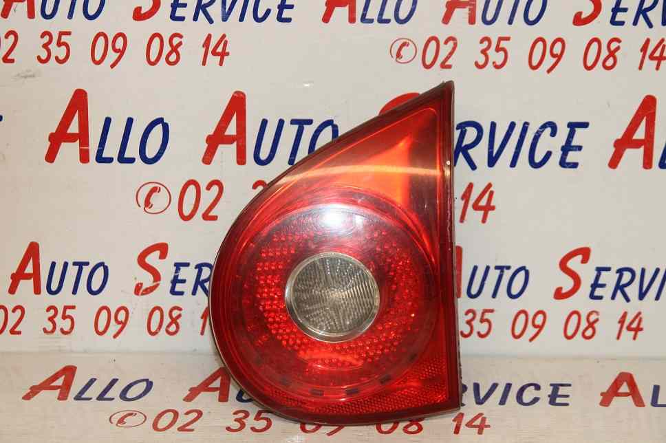 Feu Arriere Droit

VOLKSWAGEN Golf 5 (1K)

10.2006
