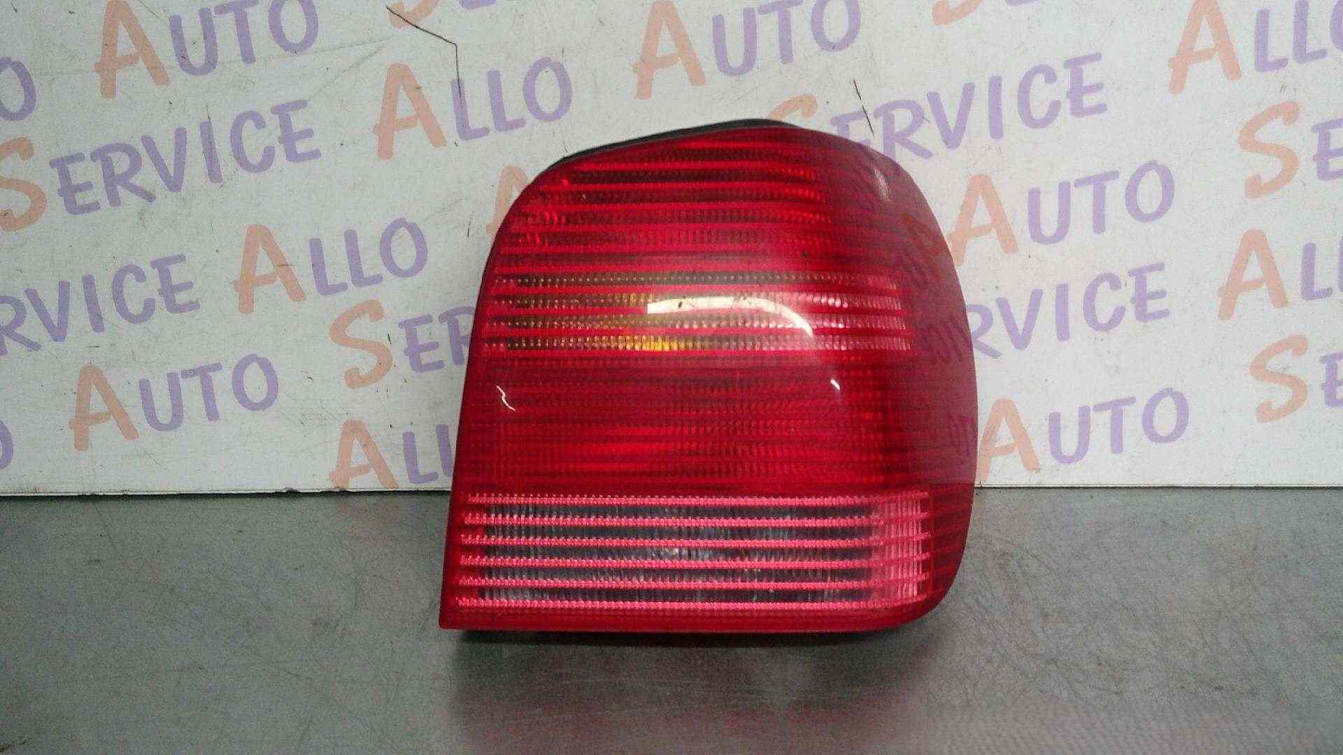 Feu Arriere Droit VOLKSWAGEN Polo 3 PHASE 2 

MILLESIME 04/2001

