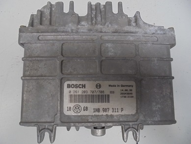 Calculateur 
VOLKSWAGEN Golf 3 Passat 1.6 
An 1994 / 1999 

Bosch 0261 203 707/708 
1H0 907 311 P 
