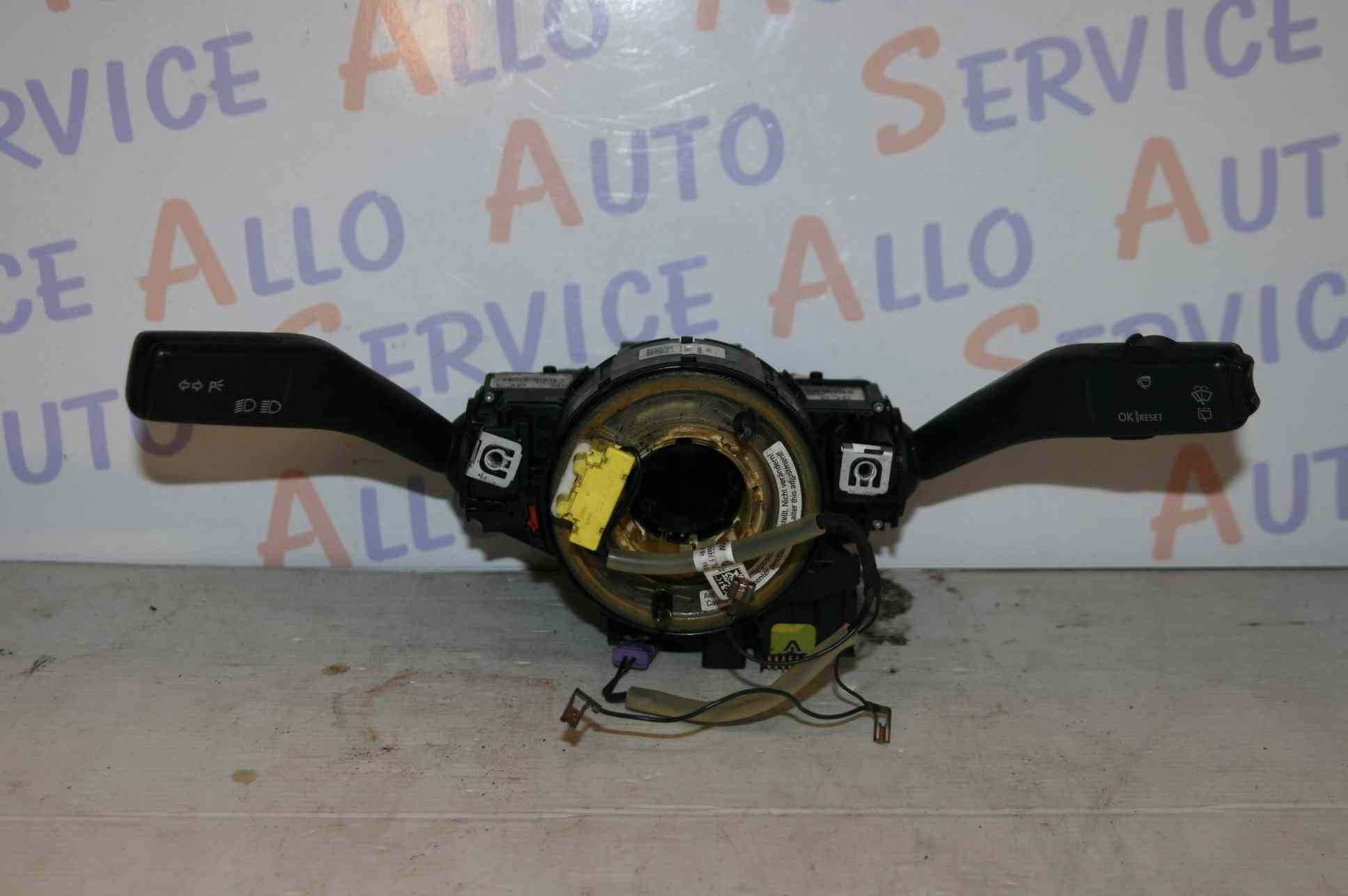 Commodo 
VOLKSWAGEN Golf 5
référence : 1k0953503

