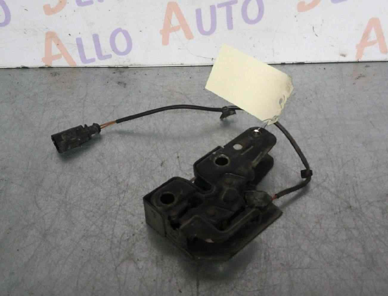  
FERMETURE CAPOT VOLKSWAGEN POLO 4 

