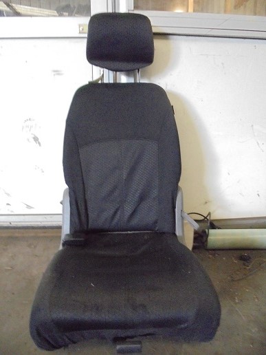 Siege AR Droit
VOLKSWAGEN Touran
An 03.2003 - 12.2006

Couleur gris crème, housse noir

Frais de port sur devis

