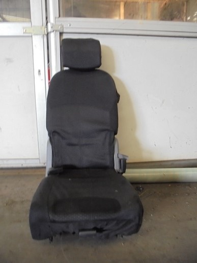 Siege AR Milieu 
VOLKSWAGEN Touran
An 03.2003 - 12.2006

Couleur gris crème, housse noir

Frais de port sur devis


