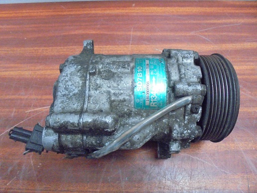 Compresseur Clim 
VOLKSWAGEN Polo 3 (6N) 1.4i 60CV
An 10.1994 - 1999 

Ref : 6N0 820 803 A (7158)

