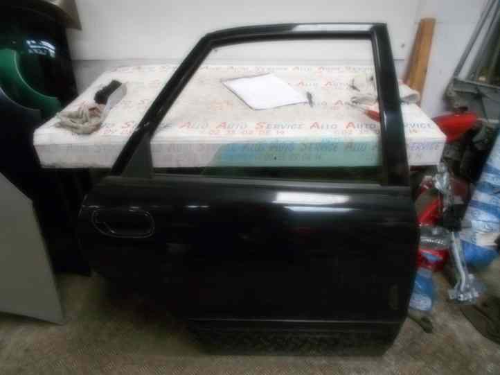 Porte AR Droit
VOLVO V40 S40
An 03.1996 - 06.2000

Vendue nue
Frais de Port sur devis